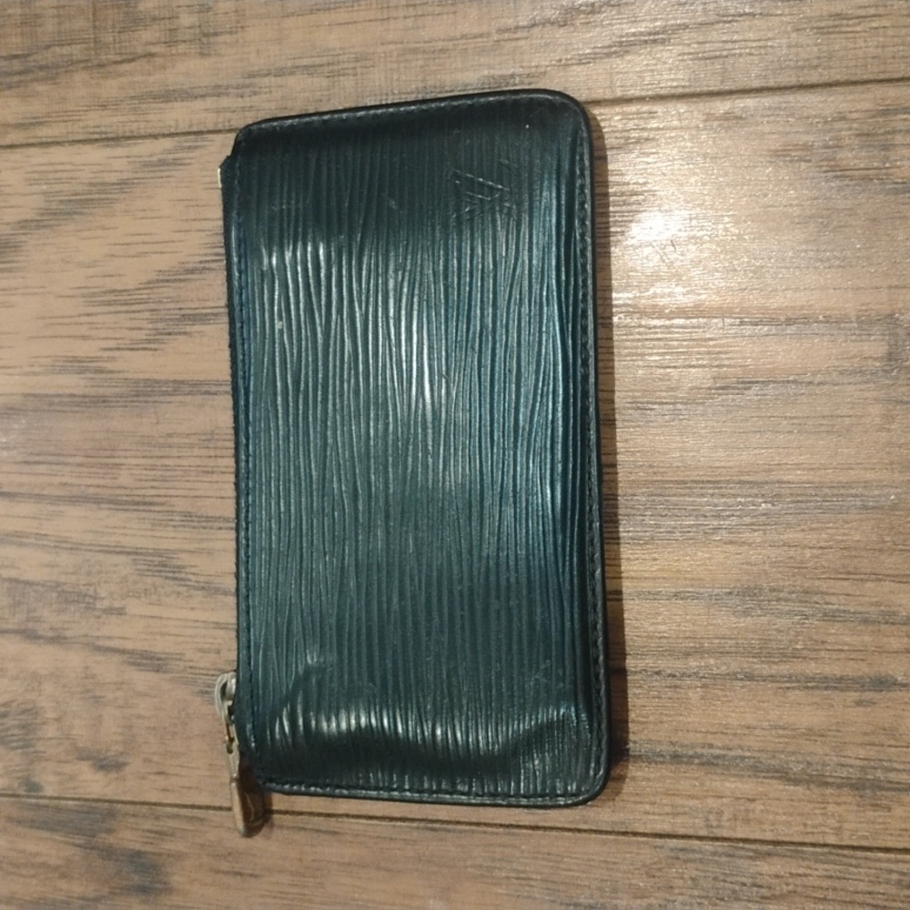 Authentic Louis Vuitton Black Epi Leather Coin Wallet - Picture 2 of 6
